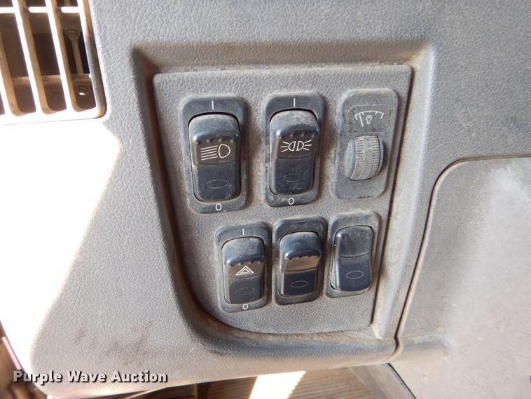 image for item HI9863 2014 Peterbilt 337  refuse truck