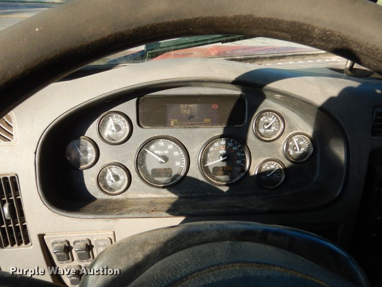 image for item HI9863 2014 Peterbilt 337  refuse truck