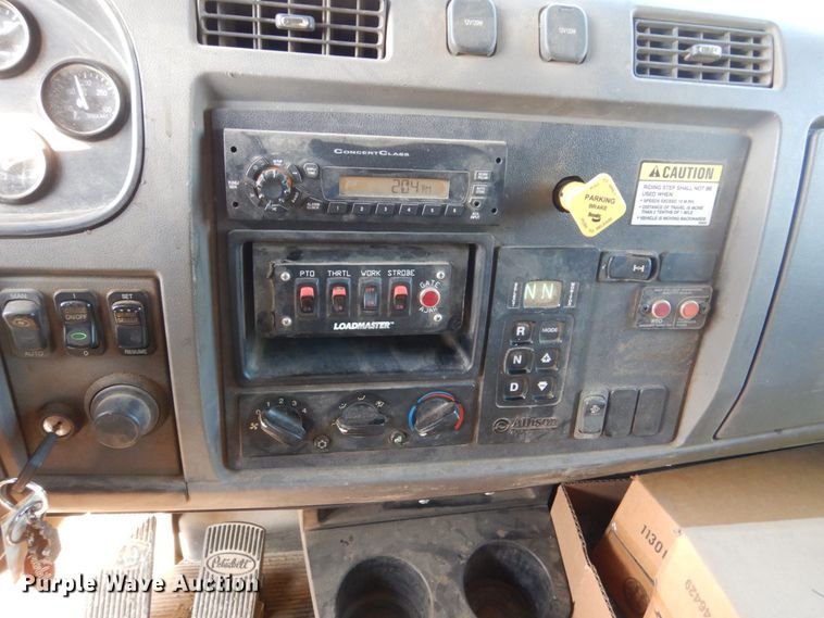 image for item HI9863 2014 Peterbilt 337  refuse truck