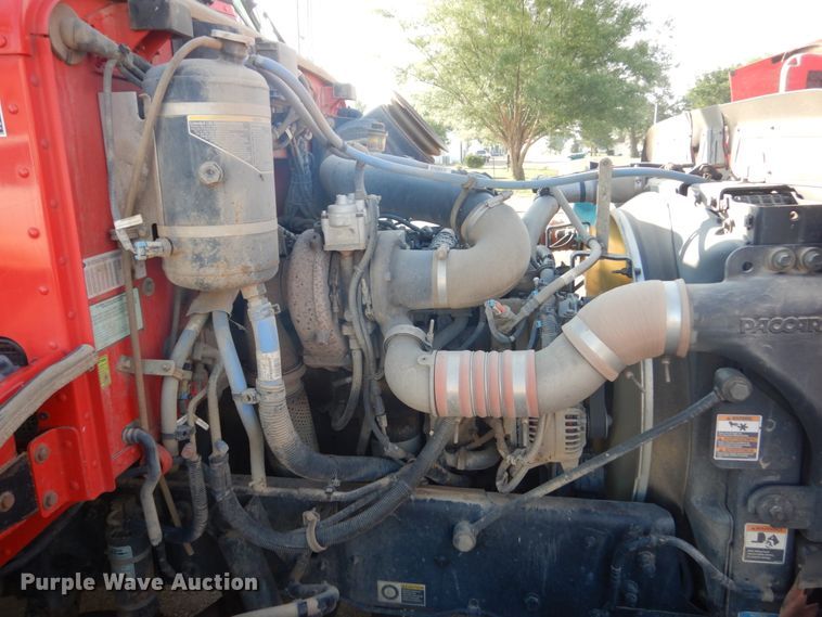 image for item HI9863 2014 Peterbilt 337  refuse truck