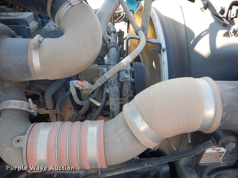 image for item HI9863 2014 Peterbilt 337  refuse truck