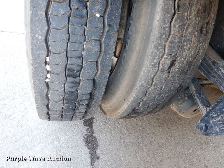 image for item HI9863 2014 Peterbilt 337  refuse truck