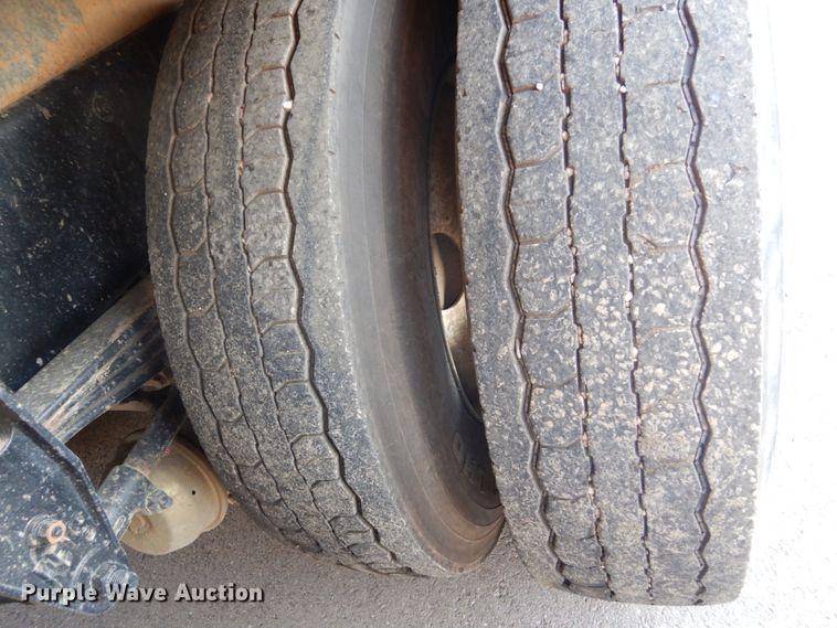 image for item HI9863 2014 Peterbilt 337  refuse truck