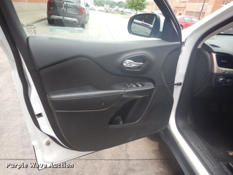 image for item HI9910 2015 Jeep Cherokee Latitude  SUV