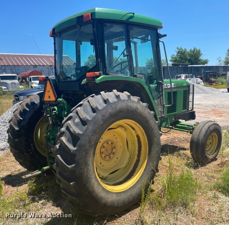 image for item IC9455 2002 John Deere 6405  tractor