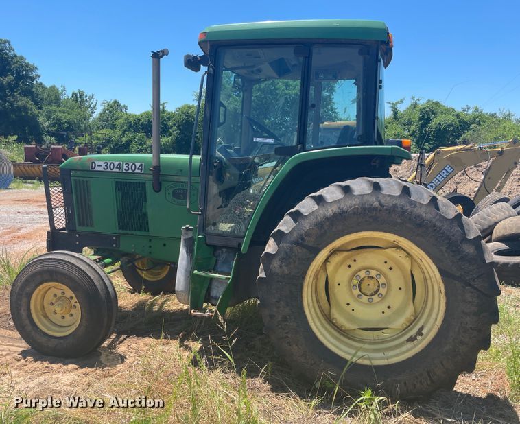 image for item IC9455 2002 John Deere 6405  tractor