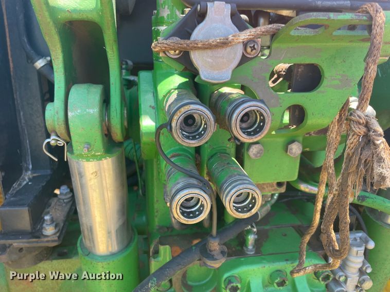 image for item IC9455 2002 John Deere 6405  tractor