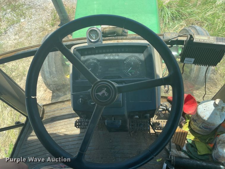 image for item IC9455 2002 John Deere 6405  tractor