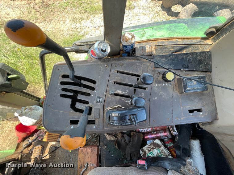 image for item IC9455 2002 John Deere 6405  tractor