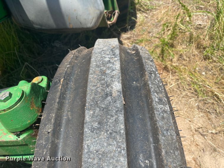 image for item IC9455 2002 John Deere 6405  tractor