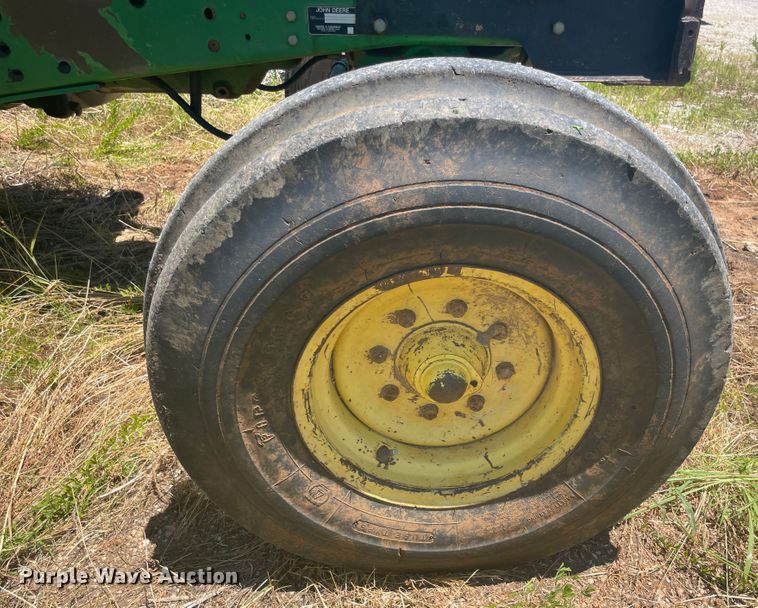 image for item IC9455 2002 John Deere 6405  tractor