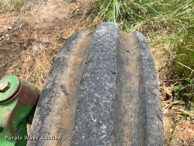 image for item IC9455 2002 John Deere 6405  tractor