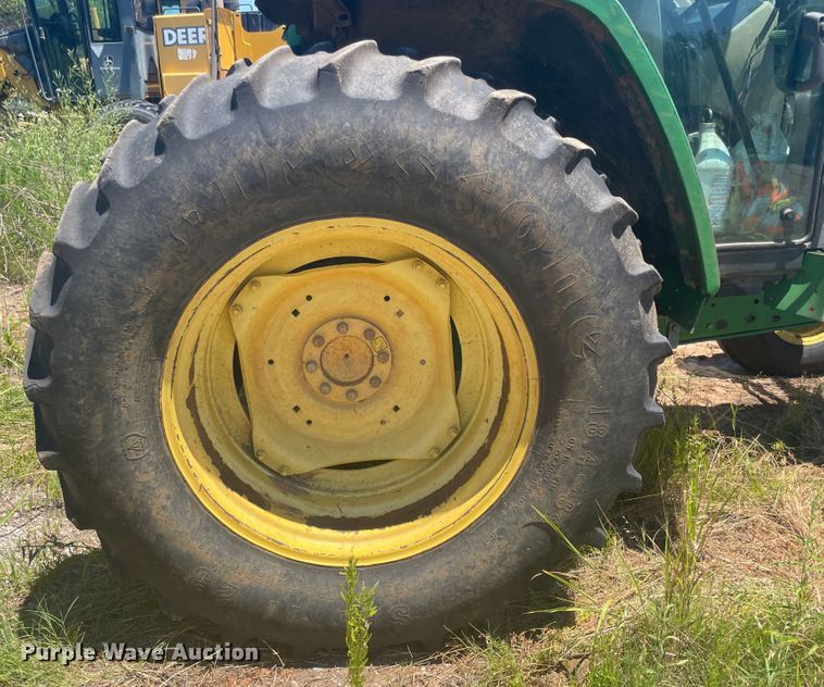 image for item IC9455 2002 John Deere 6405  tractor