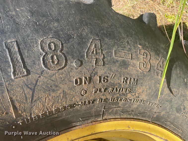 image for item IC9455 2002 John Deere 6405  tractor