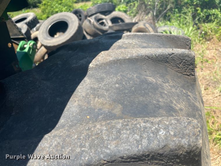 image for item IC9455 2002 John Deere 6405  tractor