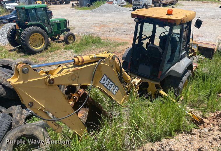 image for item IC9456 2003 John Deere 410G  backhoe