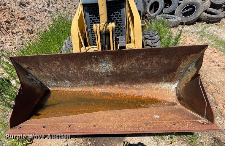 image for item IC9456 2003 John Deere 410G  backhoe