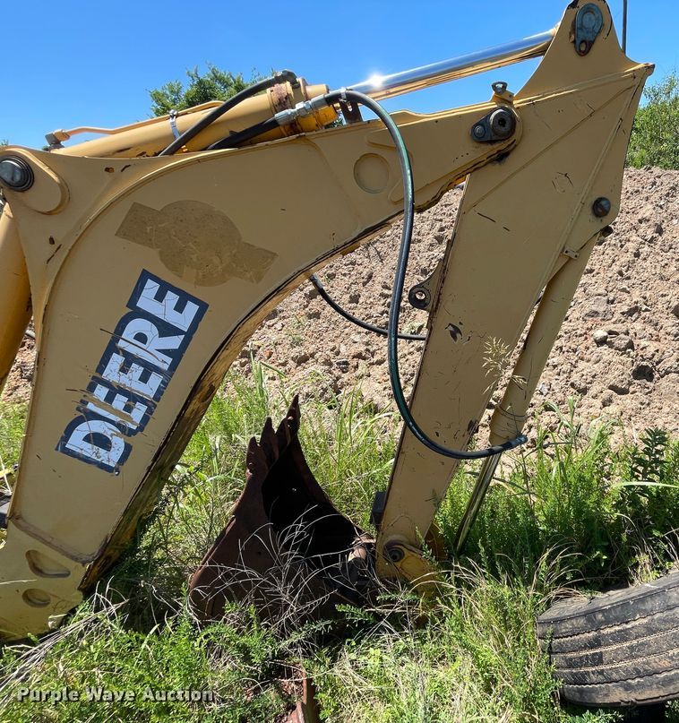 image for item IC9456 2003 John Deere 410G  backhoe