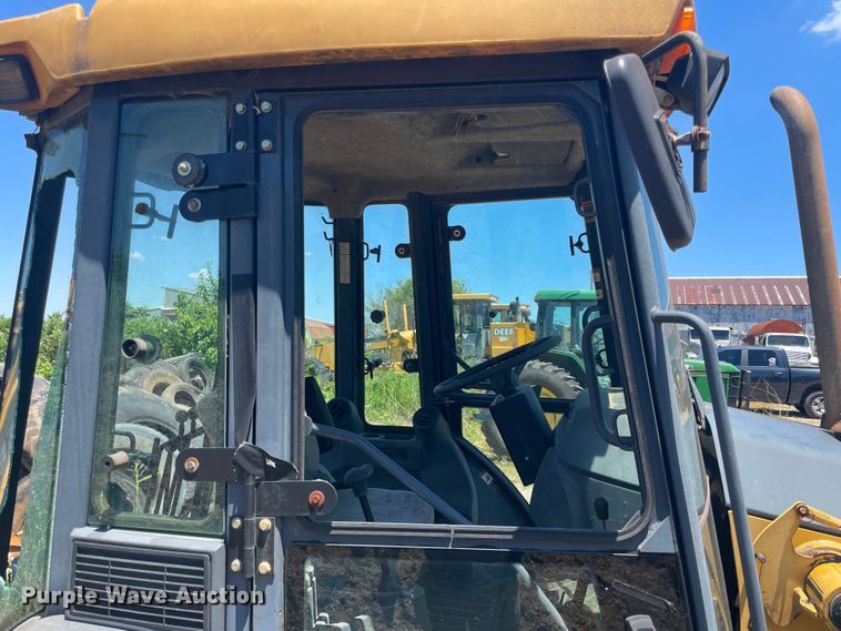 image for item IC9456 2003 John Deere 410G  backhoe