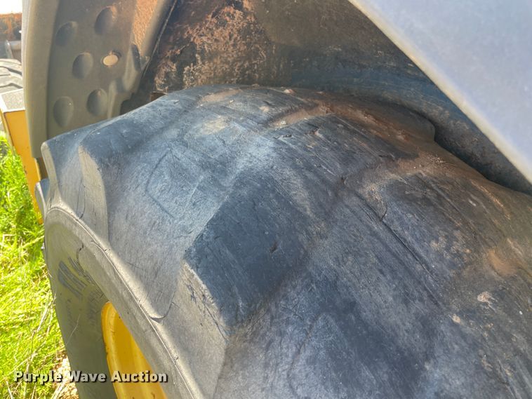 image for item IC9456 2003 John Deere 410G  backhoe