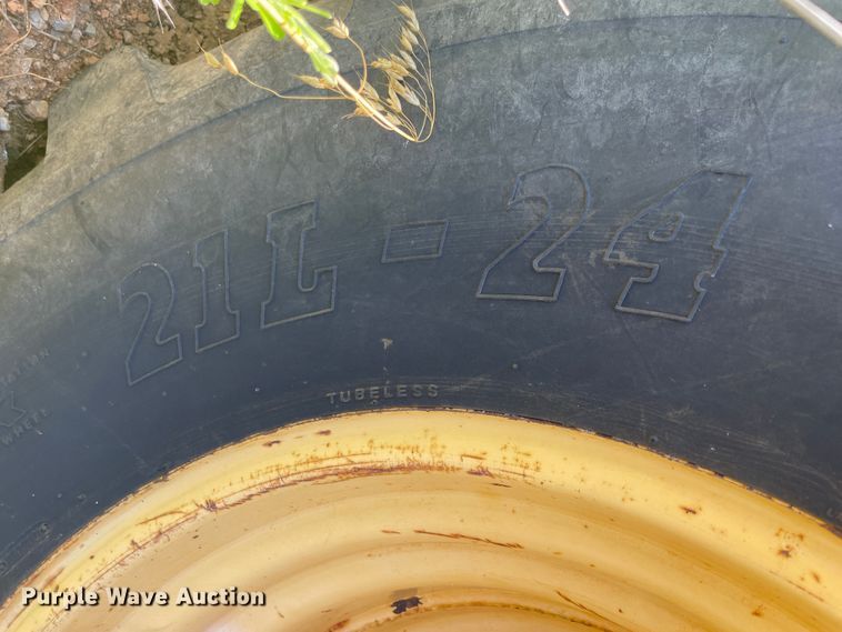 image for item IC9456 2003 John Deere 410G  backhoe