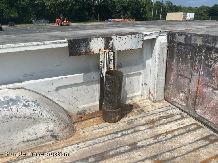 image for item IC9482 1993 GMC Sierra 2500  pickup truck