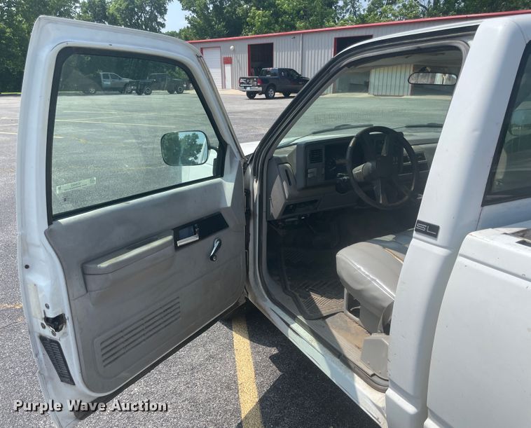 image for item IC9482 1993 GMC Sierra 2500  pickup truck