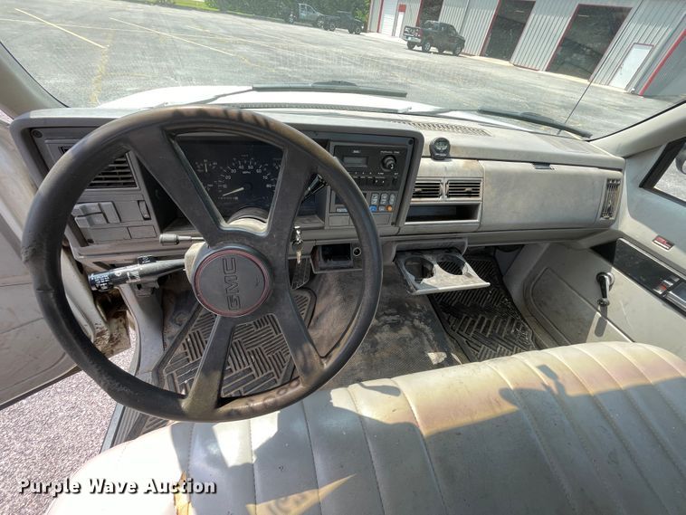 image for item IC9482 1993 GMC Sierra 2500  pickup truck