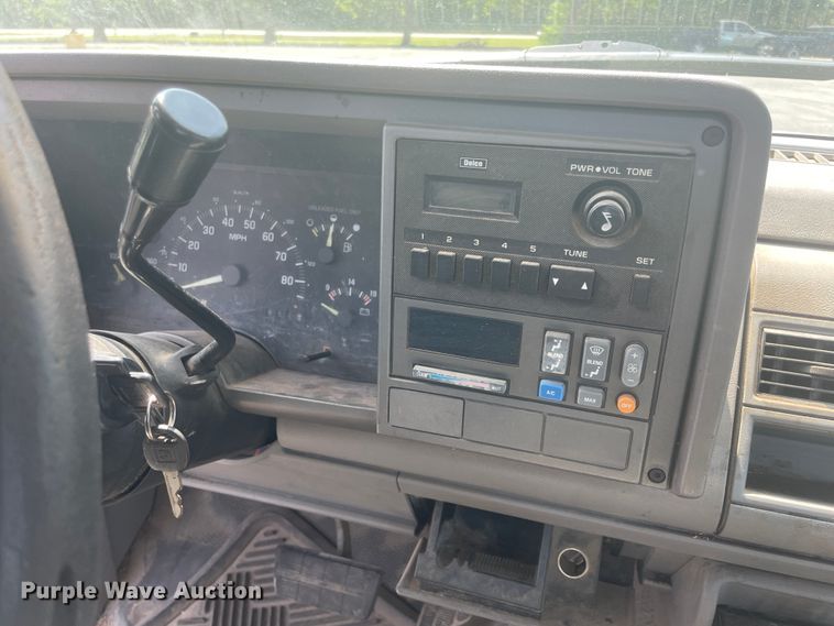 image for item IC9482 1993 GMC Sierra 2500  pickup truck