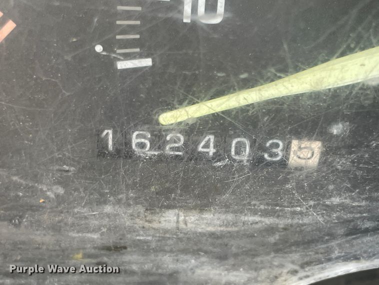 image for item IC9482 1993 GMC Sierra 2500  pickup truck