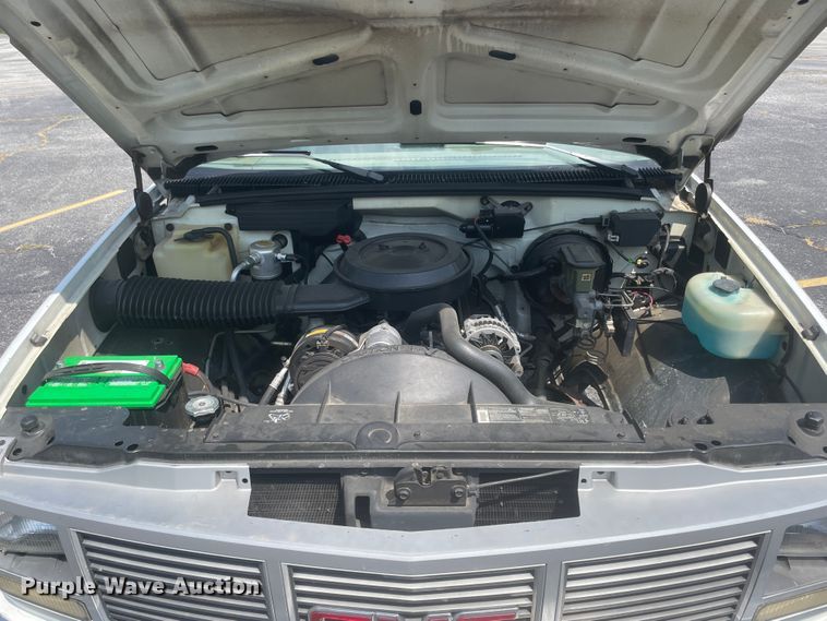 image for item IC9482 1993 GMC Sierra 2500  pickup truck