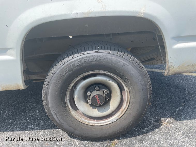 image for item IC9482 1993 GMC Sierra 2500  pickup truck
