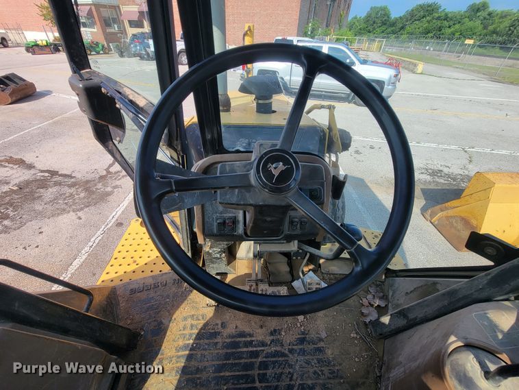 image for item IE9249 1998 John Deere 310SE  backhoe