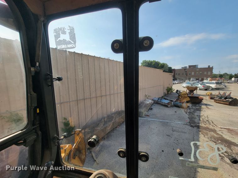 image for item IE9249 1998 John Deere 310SE  backhoe