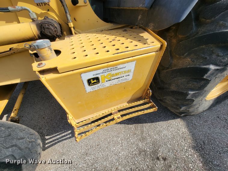 image for item IE9249 1998 John Deere 310SE  backhoe