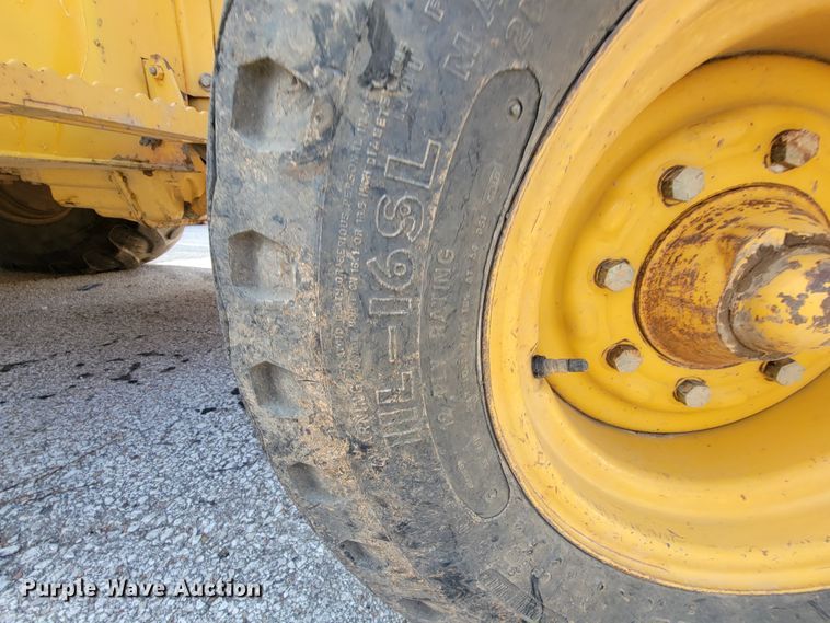 image for item IE9249 1998 John Deere 310SE  backhoe