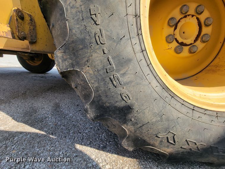 image for item IE9249 1998 John Deere 310SE  backhoe