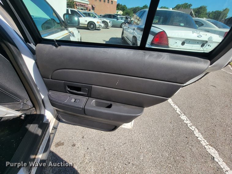 image for item IE9250 2009 Ford Crown Victoria Police Interceptor