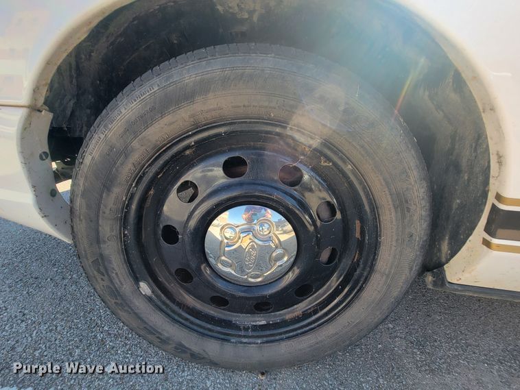 image for item IE9251 2011 Ford Crown Victoria Police Interceptor