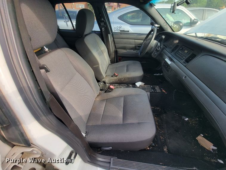 image for item IE9258 2011 Ford Crown Victoria Police Interceptor