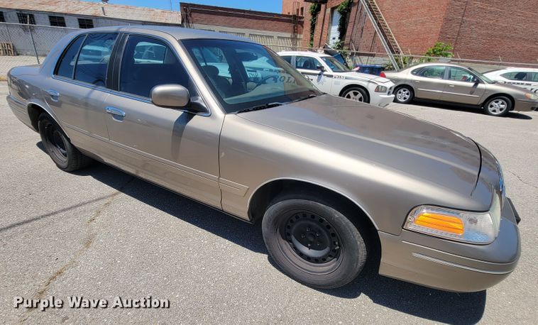 image for item IE9271 2002 Ford Crown Victoria Police Interceptor