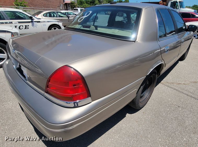 image for item IE9271 2002 Ford Crown Victoria Police Interceptor