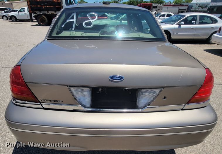 image for item IE9271 2002 Ford Crown Victoria Police Interceptor