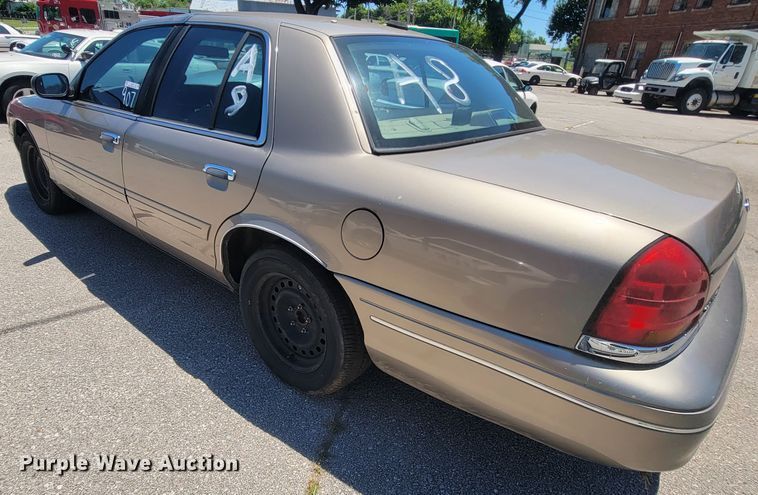 image for item IE9271 2002 Ford Crown Victoria Police Interceptor