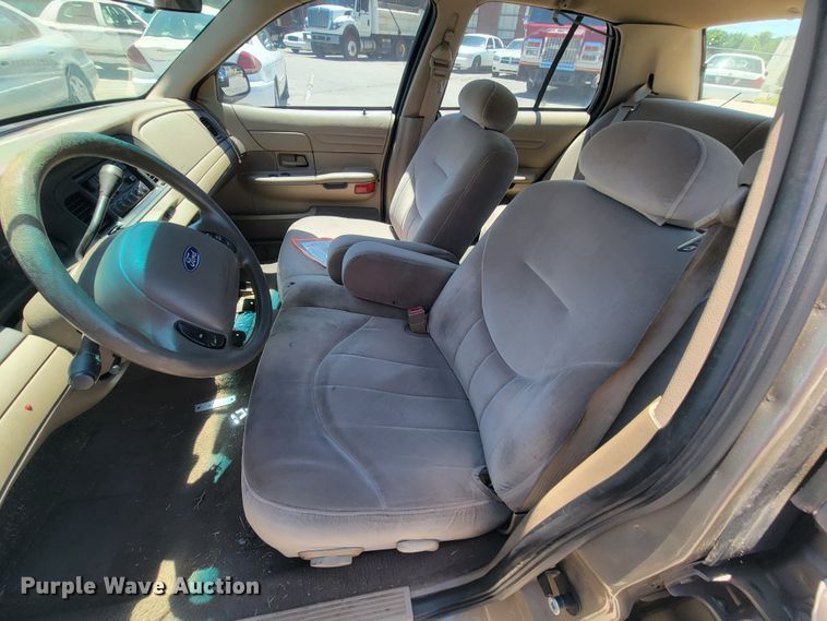 image for item IE9271 2002 Ford Crown Victoria Police Interceptor