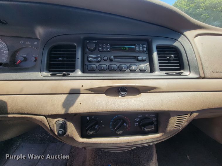 image for item IE9271 2002 Ford Crown Victoria Police Interceptor