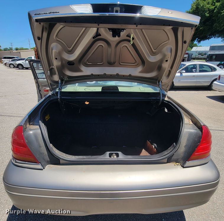 image for item IE9271 2002 Ford Crown Victoria Police Interceptor