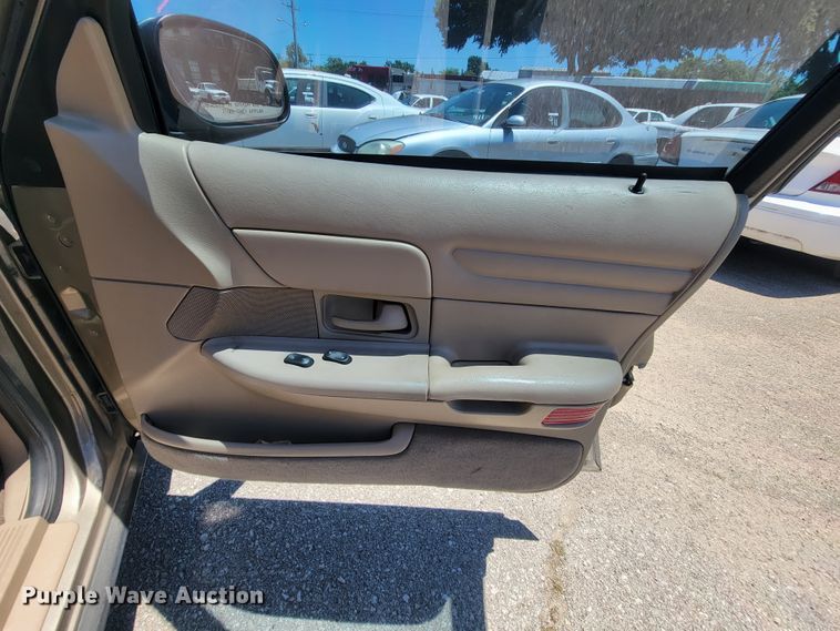 image for item IE9271 2002 Ford Crown Victoria Police Interceptor