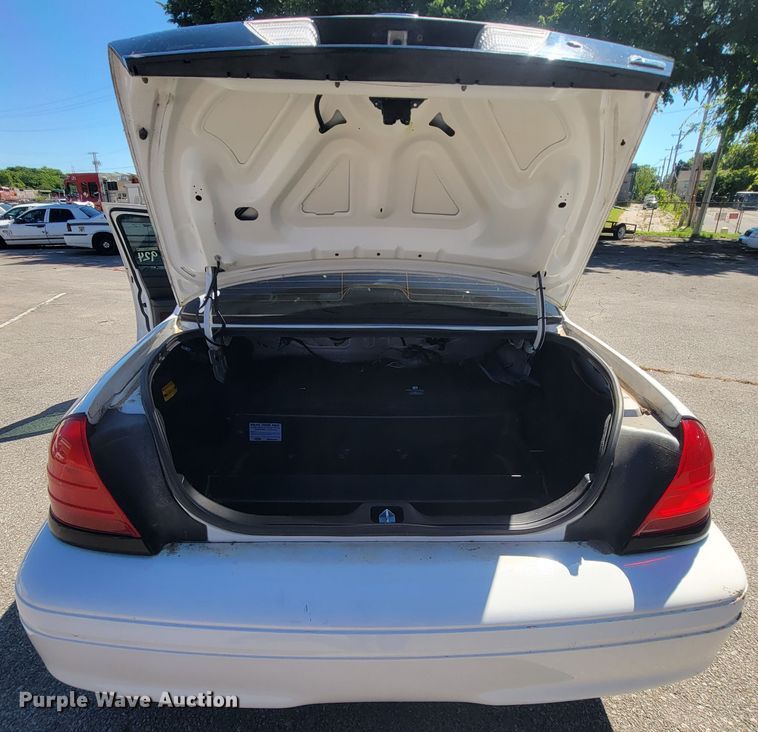 image for item IE9274 2011 Ford Crown Victoria Police Interceptor