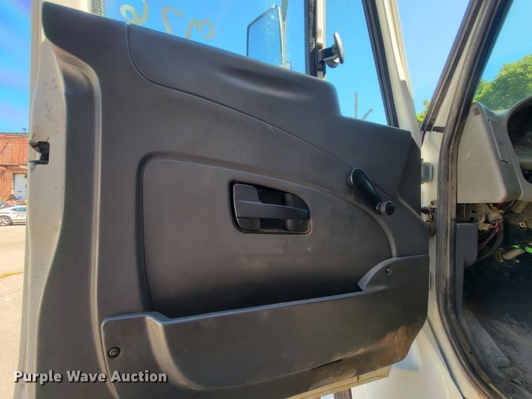 image for item IE9276 2011 International WorkStar 7400  dump truck